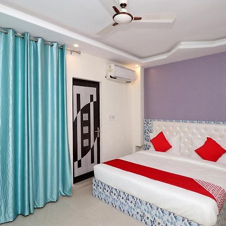 Oyo 25130 Hotel Royal Inn นิวเดลี ภายนอก รูปภาพ