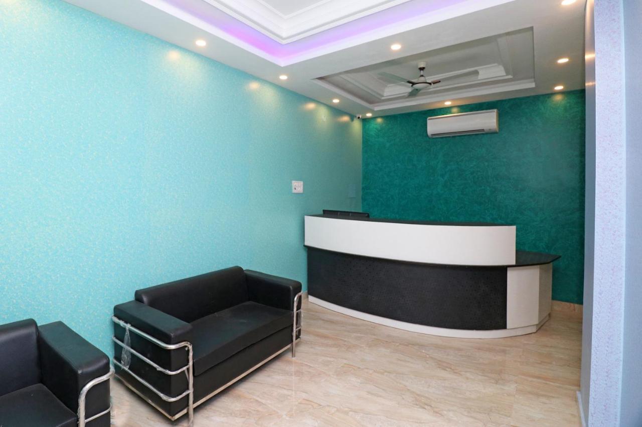 Oyo 25130 Hotel Royal Inn นิวเดลี ภายนอก รูปภาพ