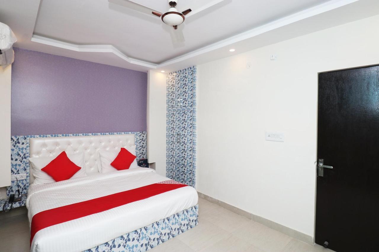 Oyo 25130 Hotel Royal Inn นิวเดลี ภายนอก รูปภาพ
