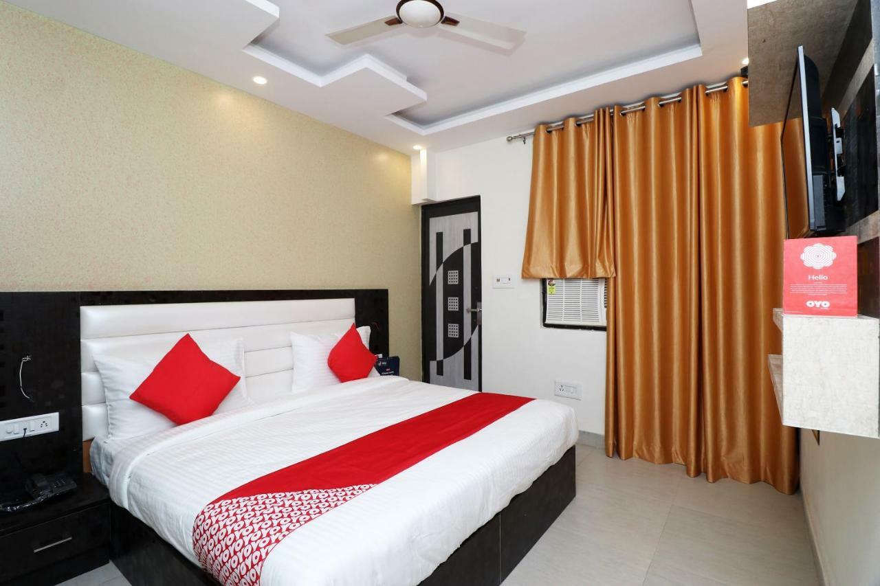 Oyo 25130 Hotel Royal Inn นิวเดลี ภายนอก รูปภาพ