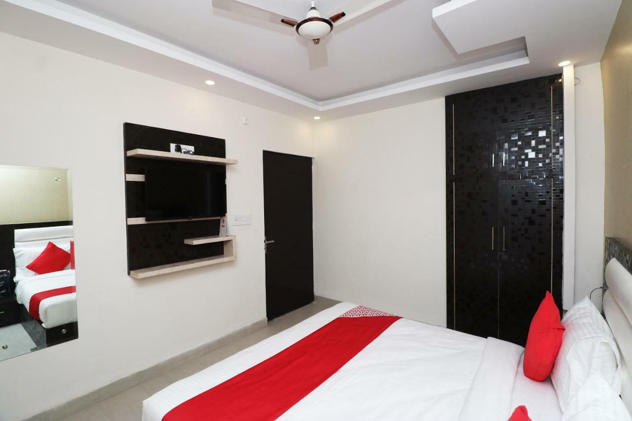 Oyo 25130 Hotel Royal Inn นิวเดลี ภายนอก รูปภาพ